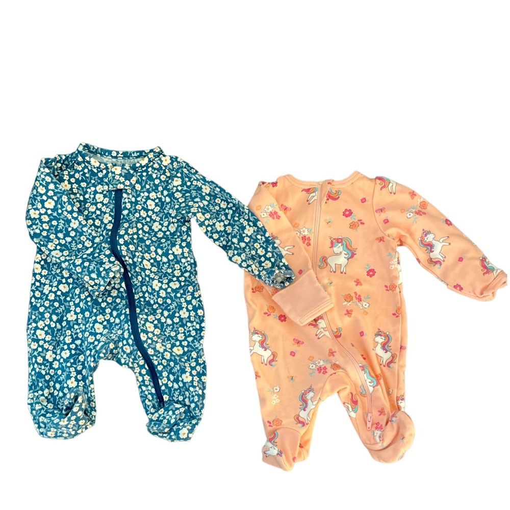 Bundle of 2x zipper footies with mitten hand covers size newborn